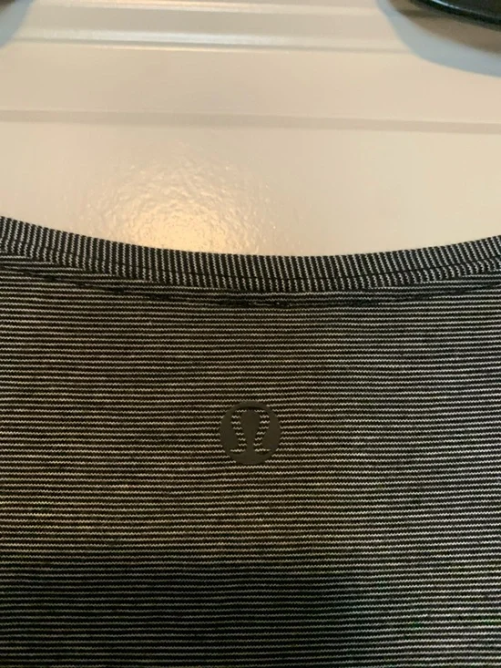 lululemon athletica Black & White Striped Long Sleeve Top Sz 8, GUC - Picture 5 of 6